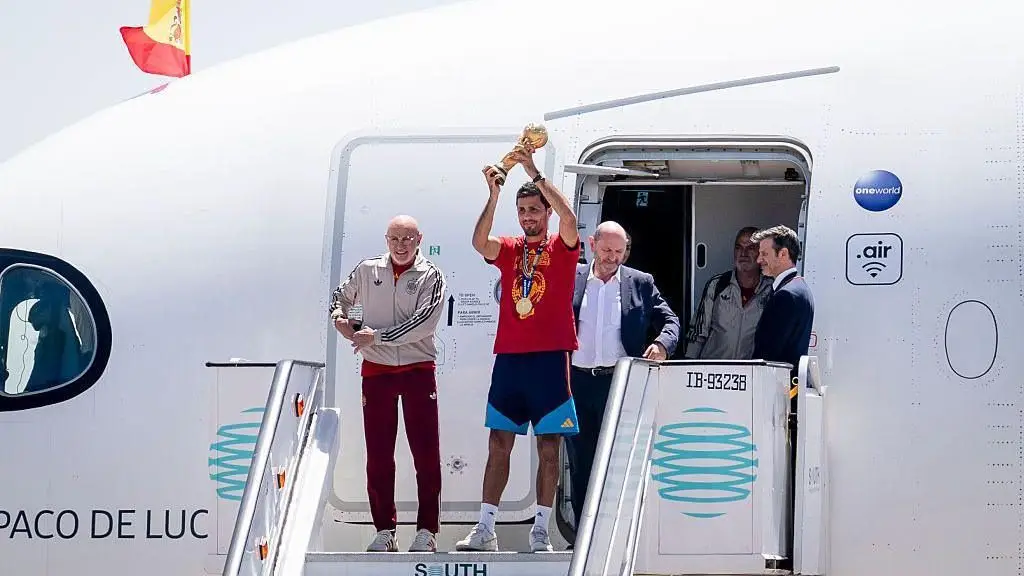 世界杯2026:西班牙在马德里庆祝世界杯胜利